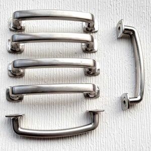 RICHELIEU Terrebonne Collection Brushed Nickel Transition Curved Cabinet Handles